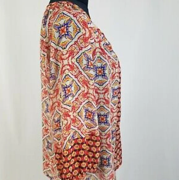 Fig and Flower Anthropologie Blouse Top Size Small Geometric Button V Neck - Picture 7 of 12